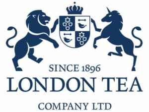 Das Logo der London Tea Company Ltd. verkörpert Tradition und Nachhaltigkeit. Es zeigt einen Löwen und ein Einhorn neben einem Schild, das mit Kronen und Teetassen geschmückt ist. Der Text verkündet stolz: „Seit 1896 ist die London Tea Company Ltd.